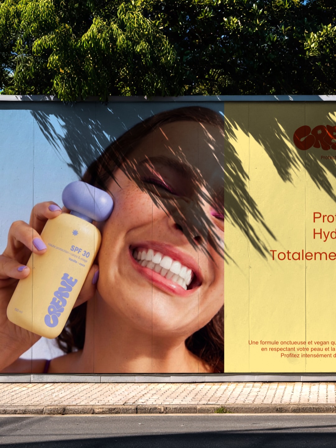 Affiche urbaine CREAVE SPF 30 sur un panneau 4 × 3